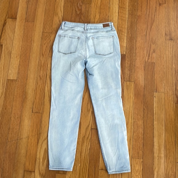 Girls light washed denim ripped jeans - Picture 2 of 3